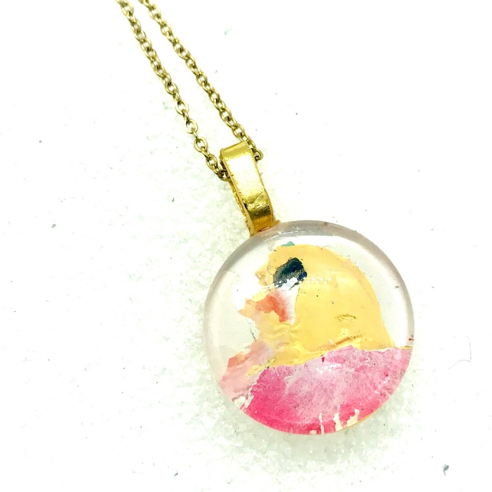 Handmade pendant with hand painted glass dome NSN round 18mm
